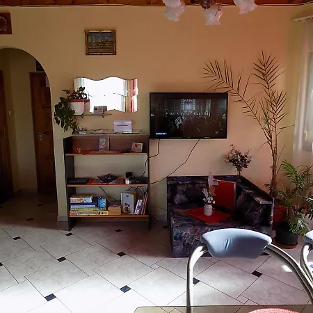 Apartment Gajo Kisduna Maganhaz Dunavarsany