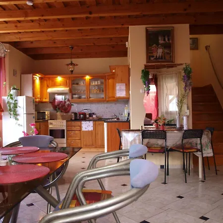 Apartment Gajo Kisduna Maganhaz Dunavarsany